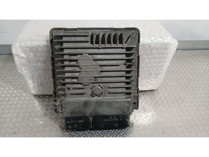 Recambio de centralita motor uce para volkswagen polo v (6r1, 6c1) 1.6 tdi referencia OEM IAM 03L990990S  