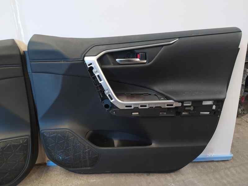 Recambio de guarnecido puerta delantera derecha para toyota rav4 hybrid 4x2 advance referencia OEM IAM 6761042D00C5  