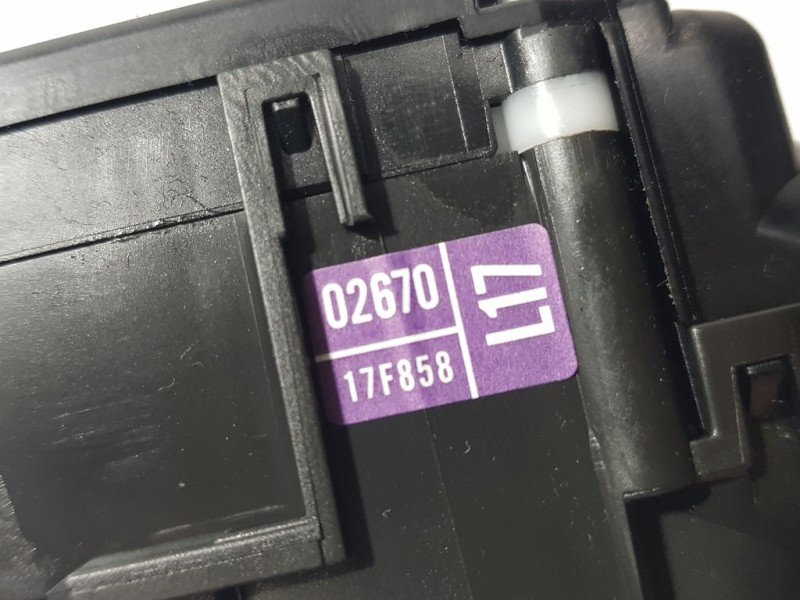 Recambio de mando limpia para toyota auris hybrid active referencia OEM IAM 0267017F858  