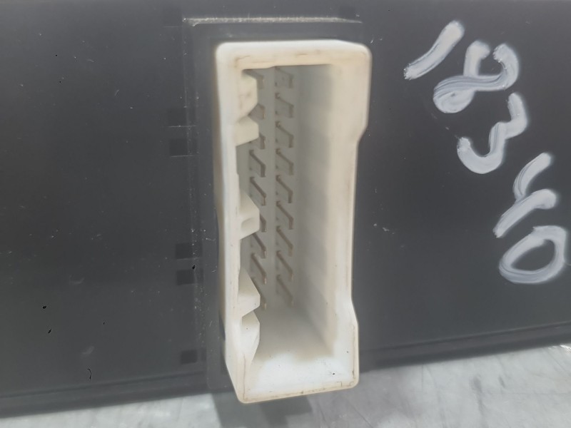 Recambio de mando elevalunas delantero izquierdo para hyundai i20 ii (gb, ib) 1.2 referencia OEM IAM 93570C80404X  