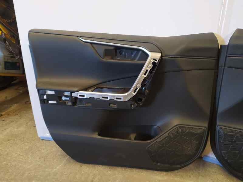 Recambio de guarnecido puerta delantera izquierda para toyota rav4 hybrid 4x2 advance referencia OEM IAM 6762042D30C2  