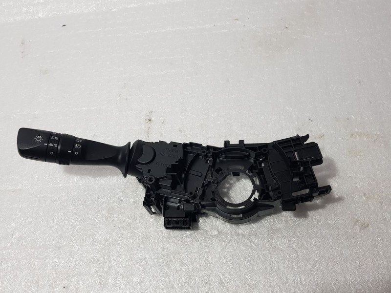 Recambio de mando luces para toyota auris hybrid active referencia OEM IAM 0272017F852  