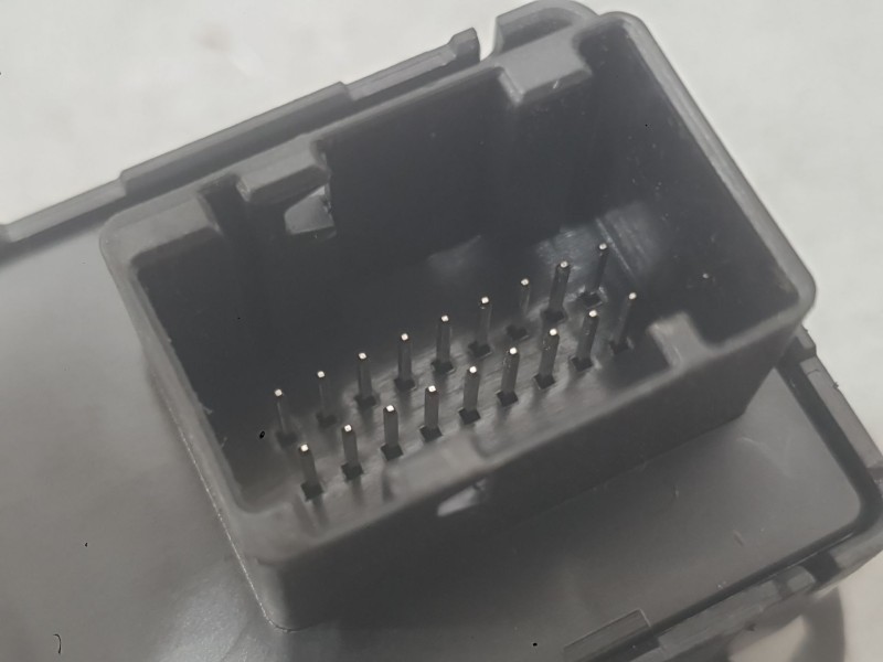 Recambio de mando elevalunas delantero izquierdo para fiat 500e (332_) elektro 3+1 (fa1) referencia OEM IAM 735727932  