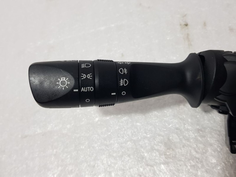 Recambio de mando luces para toyota auris hybrid active referencia OEM IAM 0272017F852  