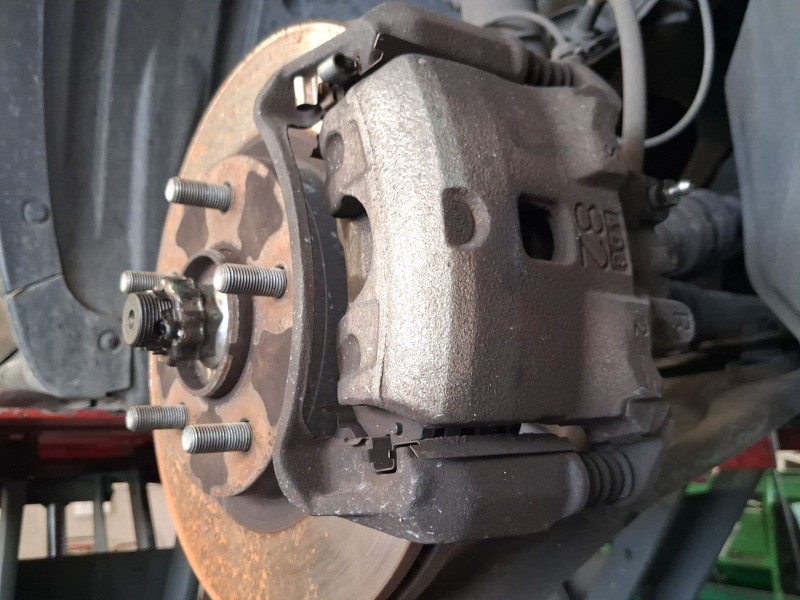 Recambio de pinza freno delantera derecha para nissan juke (f15) 1.2 dig-t referencia OEM IAM 41001EN00B  