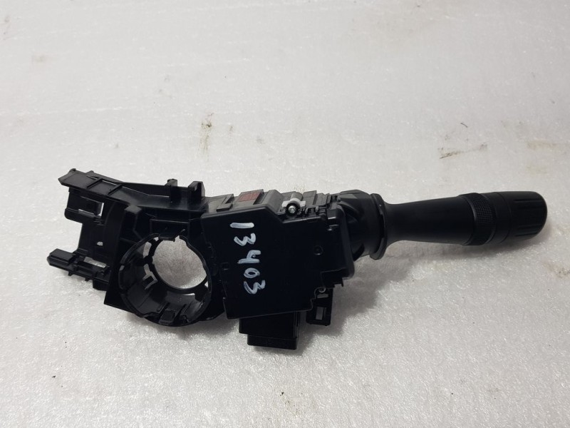 Recambio de mando luces para toyota auris hybrid active referencia OEM IAM 0272017F852  