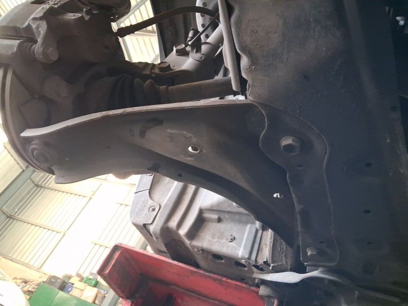 Recambio de brazo suspension inferior delantero izquierdo para nissan juke (f15) 1.2 dig-t referencia OEM IAM 54501BA60A  