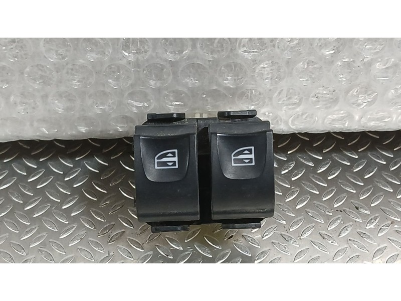 Recambio de mando elevalunas delantero izquierdo para renault express furgón/monospace 1.5 blue dci 75 (f6aa) referencia OEM IAM