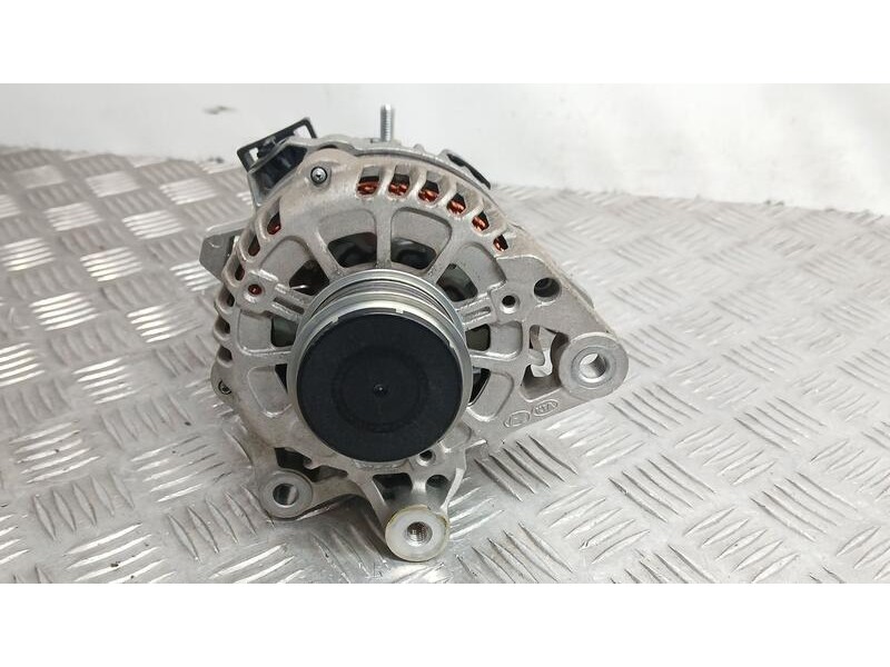 Recambio de alternador para kia stonic (yb) 1.2 cvvt referencia OEM IAM 3730007500 TAPA TRASERA TOCADA BORG WARNAR 61008428