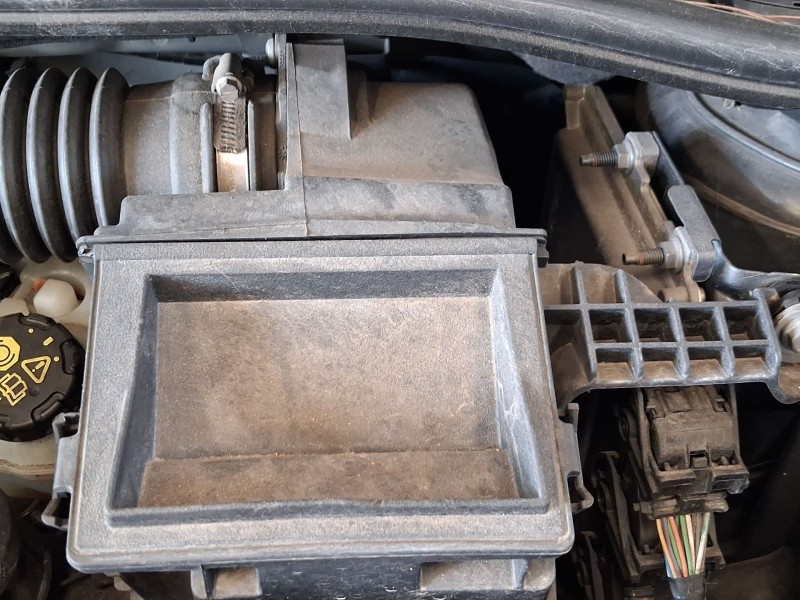 Recambio de carcasa filtro aire para renault clio iv (bh_) 0.9 tce 90 referencia OEM IAM 165001258R  