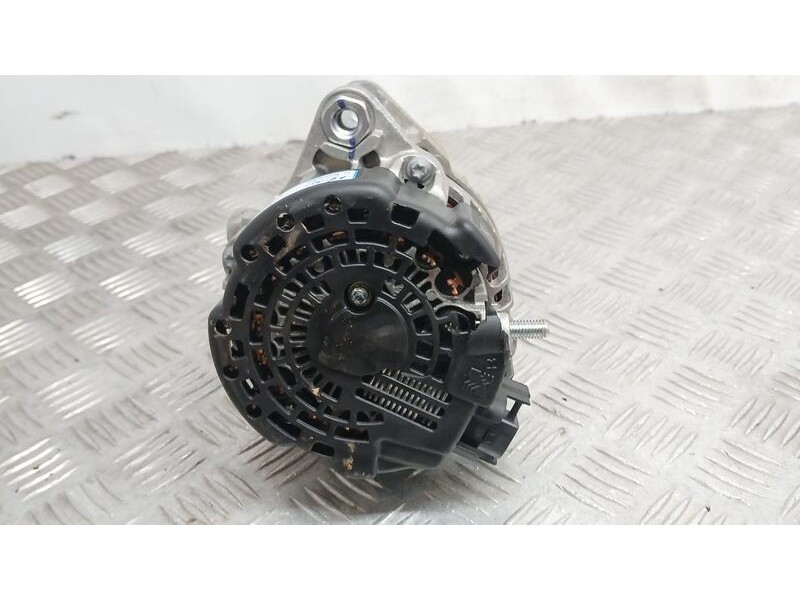 Recambio de alternador para kia stonic (yb) 1.2 cvvt referencia OEM IAM 3730007500 TAPA TRASERA TOCADA BORG WARNAR 61008428