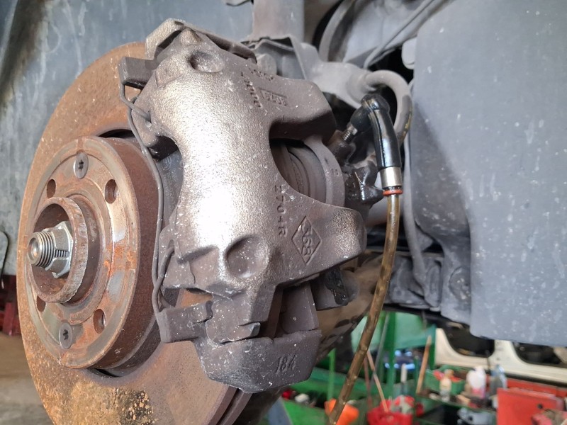 Recambio de pinza freno delantera derecha para renault clio iv (bh_) 0.9 tce 90 referencia OEM IAM 410016069R  