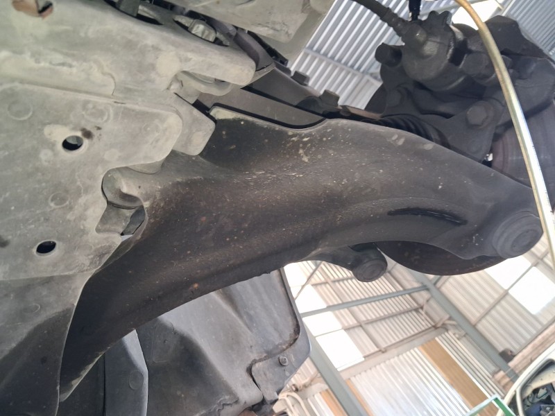 Recambio de brazo suspension inferior delantero izquierdo para renault clio iv (bh_) 0.9 tce 90 referencia OEM IAM 545052354R  