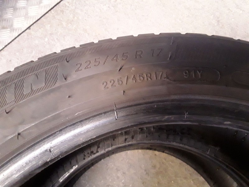 Recambio de neumatico pareja para neumaticos reutilizados - referencia OEM IAM 225451791Y MICHELIN 225451791Y