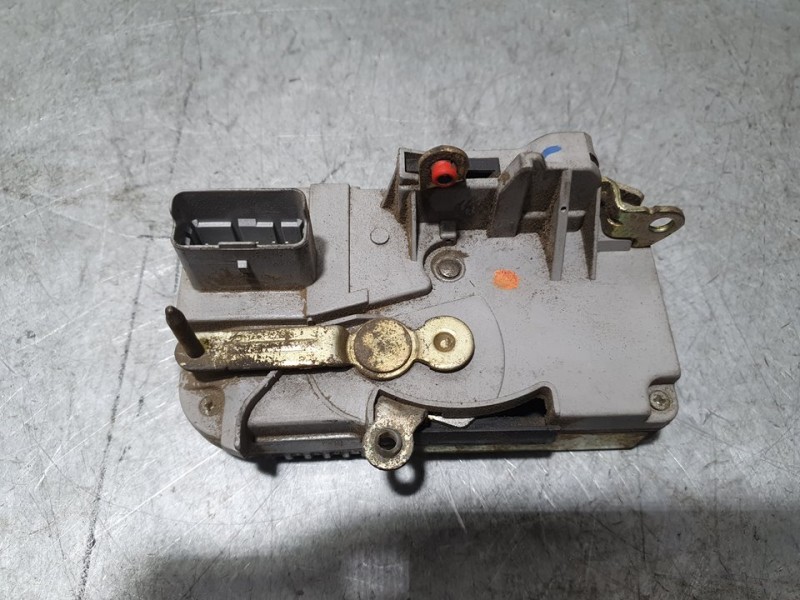 Recambio de cerradura puerta delantera derecha para peugeot expert kombi confort acristaldo (8 asientos) referencia OEM IAM SIN 