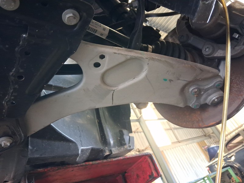Recambio de brazo suspension inferior delantero izquierdo para fiat 600 (364) 1.2 t hybrid referencia OEM IAM 9830190880  