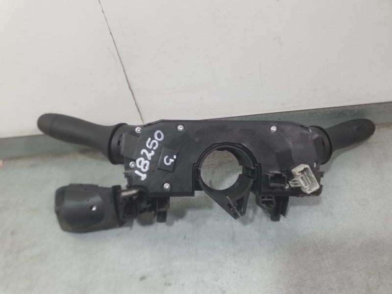 Recambio de mando luces y limpia para dacia sandero iii 1.0 tce 90 referencia OEM IAM 255679970R  