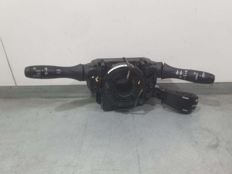 Recambio de mando luces y limpia para dacia sandero iii 1.0 tce 90 eco-g referencia OEM IAM   