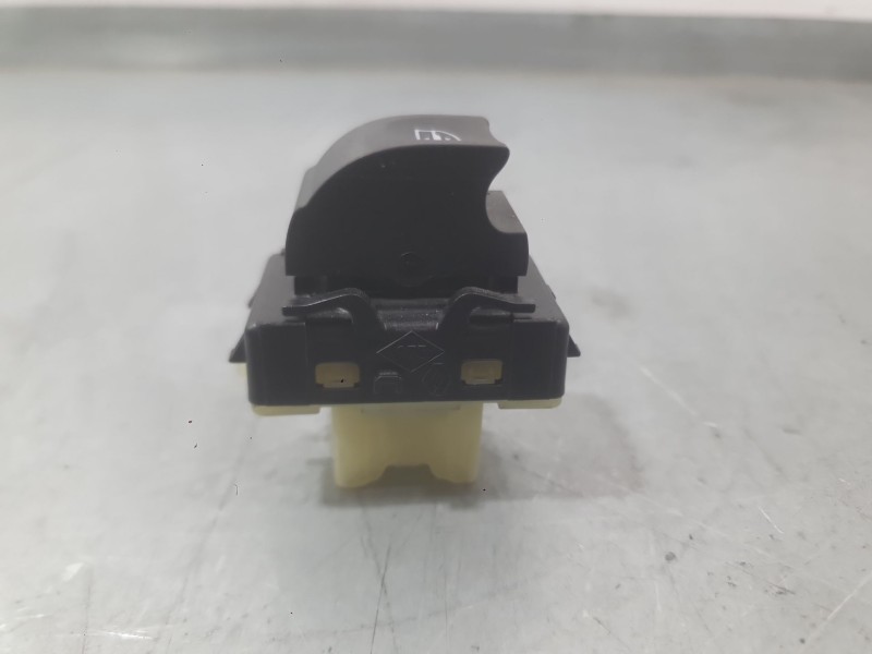 Recambio de mando elevalunas delantero derecho para dacia sandero iii 1.0 tce 90 eco-g referencia OEM IAM 254118044R  