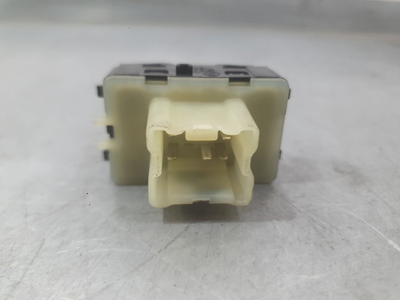 Recambio de mando elevalunas delantero derecho para dacia sandero iii 1.0 tce 90 eco-g referencia OEM IAM 254118044R  