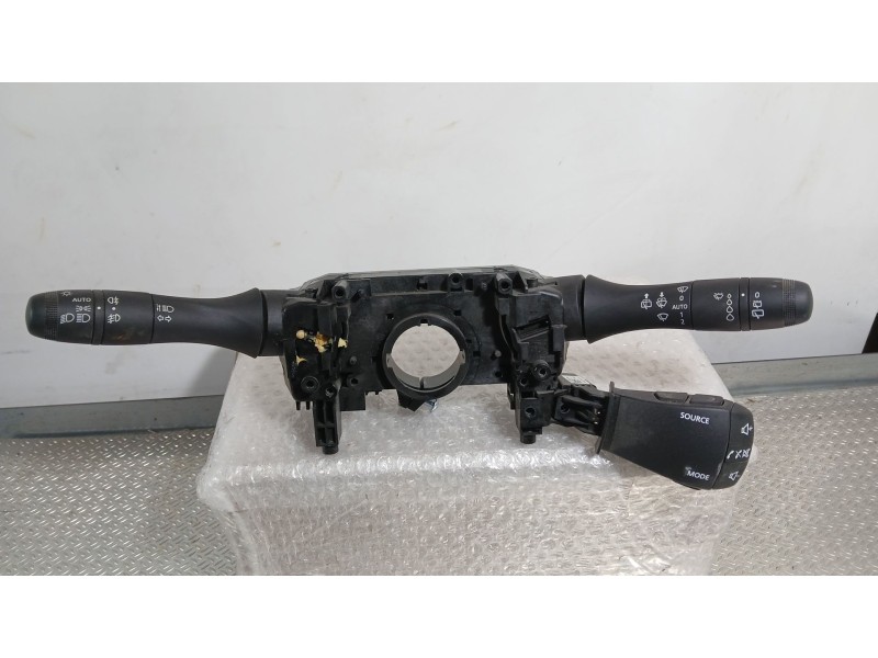 Recambio de mando luces y limpia para dacia sandero iii 1.0 tce 90 eco-g referencia OEM IAM 255670975R  