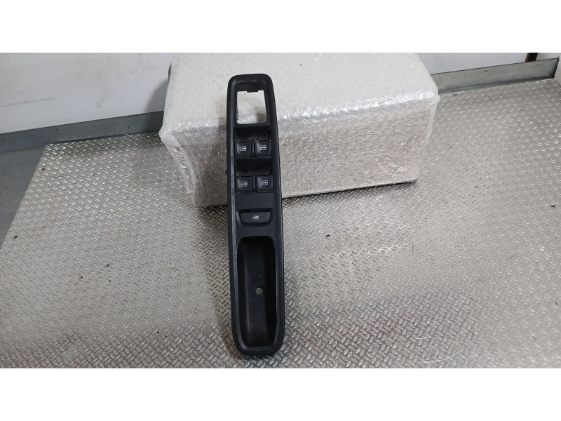 Recambio de mando elevalunas delantero izquierdo para dacia sandero iii 1.0 tce 90 eco-g referencia OEM IAM  C/MANDO RETROVISOR 