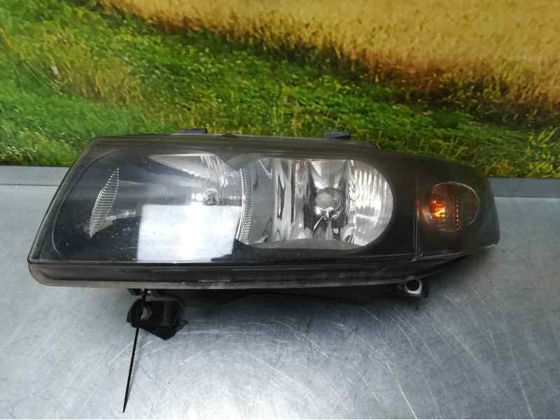 Recambio de faro izquierdo para seat leon (1m1) sport f.r. 4x4 referencia OEM IAM 1M1941001D  2 PATILLAS ROTAS