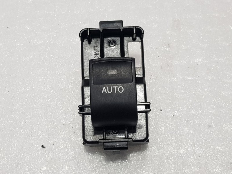 Recambio de mando elevalunas delantero derecho para toyota auris hybrid active referencia OEM IAM 192801  