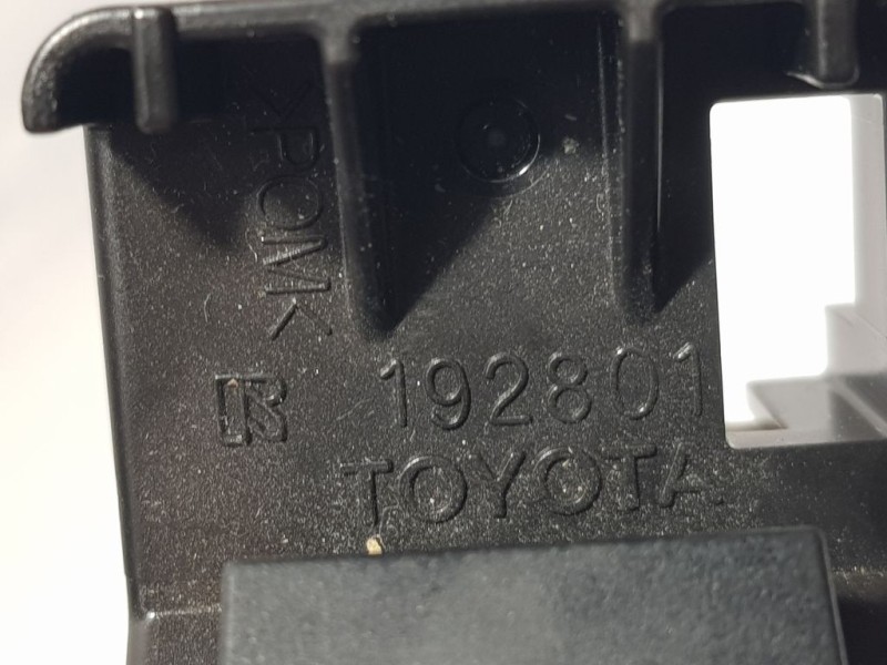 Recambio de mando elevalunas delantero derecho para toyota auris hybrid active referencia OEM IAM 192801  