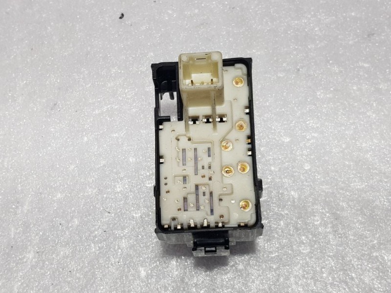 Recambio de mando elevalunas trasero derecho para toyota auris hybrid active referencia OEM IAM 192801  