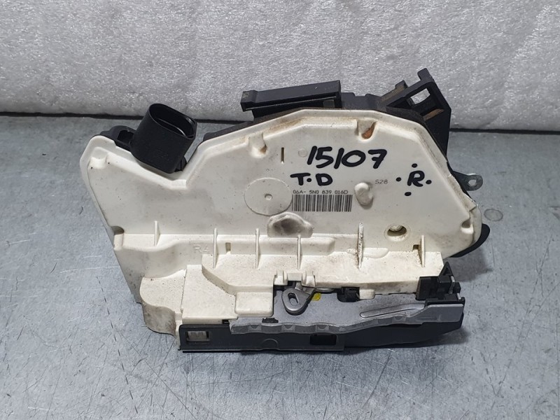 Recambio de cerradura puerta trasera derecha para volkswagen passat cc (357) básico referencia OEM IAM 5N0839016D  6 PINS