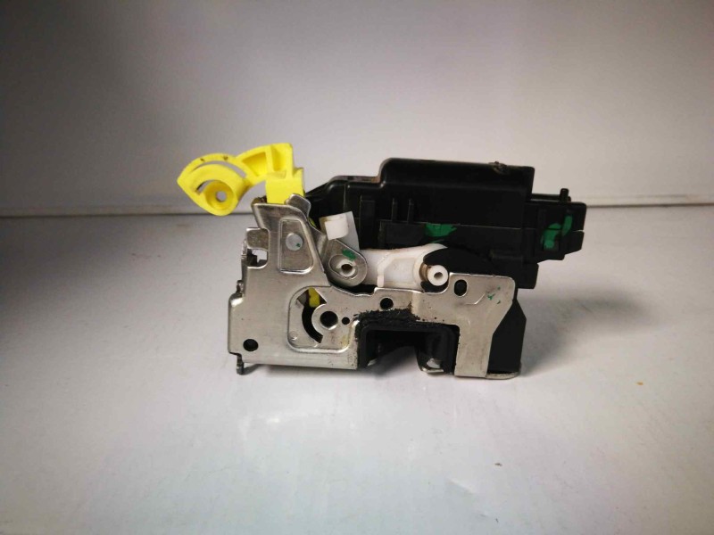 Recambio de cerradura puerta trasera izquierda para dacia duster ambiance 4x2 referencia OEM IAM   