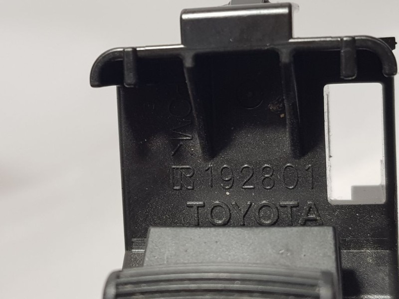 Recambio de mando elevalunas trasero izquierdo para toyota auris hybrid active referencia OEM IAM 192801  