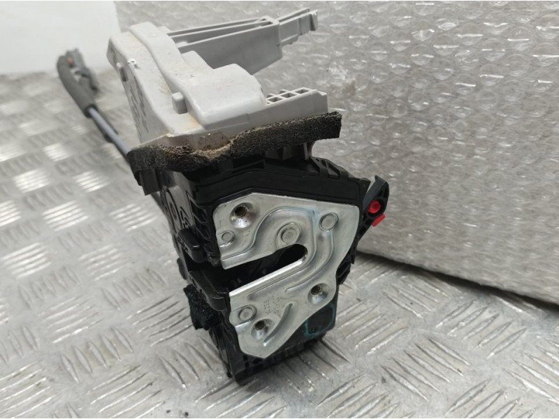 Recambio de cerradura puerta trasera derecha para hyundai kona essence 2wd referencia OEM IAM 81420J9000  ELECTRICA 5 PINS