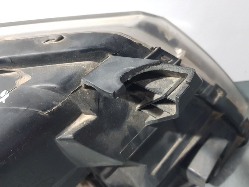 Recambio de faro izquierdo para kia optima concept referencia OEM IAM 921012T441  PATA ROTA Y TOCADO