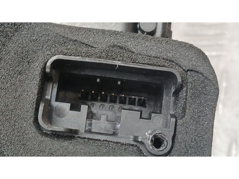 Recambio de cerradura puerta trasera izquierda para skoda octavia iii combi (5e5, 5e6) 1.5 tsi g-tec referencia OEM IAM 5TA83901