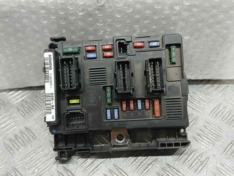 Recambio de caja reles / fusibles para citroën c3 hdi 92 xtr referencia OEM IAM 9650618380 T118470004L SIEMENS