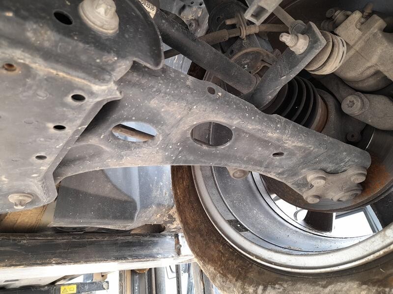 Recambio de brazo suspension inferior delantero izquierdo para opel corsa f (p2jo) 1.2 (68) referencia OEM IAM 9857903080  