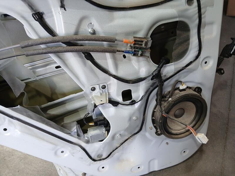 Recambio de elevalunas trasero izquierdo para hyundai kona essence 2wd referencia OEM IAM 83403J9000  ELECTRICO 2 pins