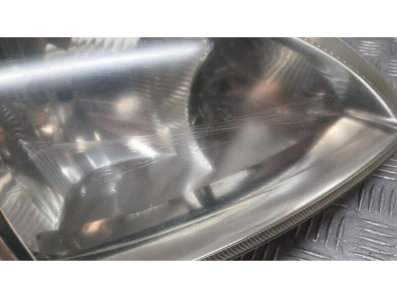 Recambio de faro derecho para opel corsa c comfort referencia OEM IAM 13115007 VALEO PULIR ROZADO 89309241