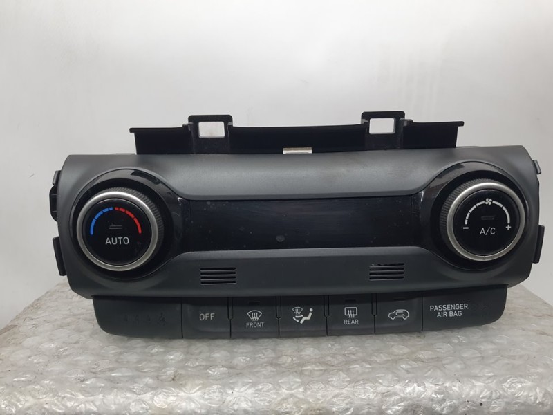 Recambio de mando climatizador para hyundai kona essence 2wd referencia OEM IAM C200367820  
