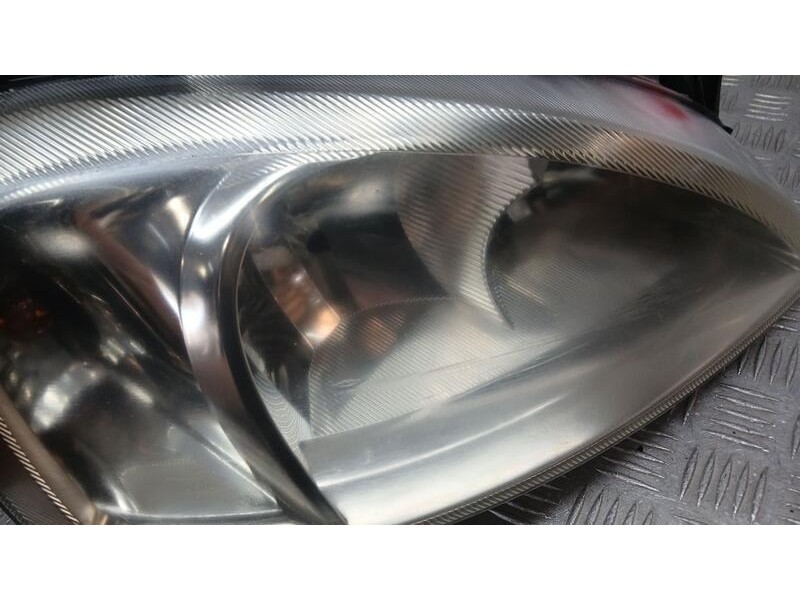 Recambio de faro derecho para opel corsa c comfort referencia OEM IAM 13115007 VALEO PULIR ROZADO 89309241