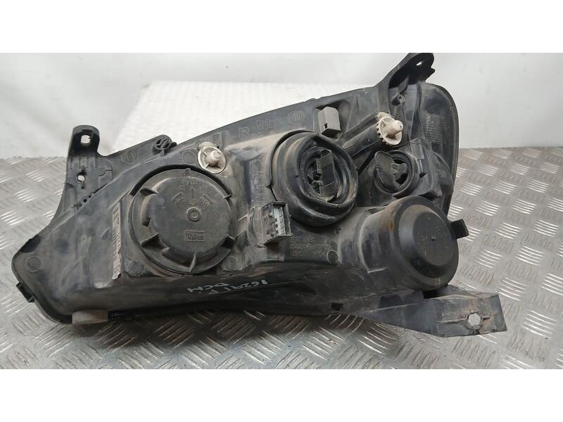 Recambio de faro derecho para opel corsa c comfort referencia OEM IAM 13115007 VALEO PULIR ROZADO 89309241