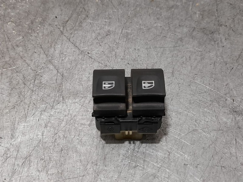 Recambio de mando elevalunas delantero izquierdo para dacia duster ii essential referencia OEM IAM 254118044R  