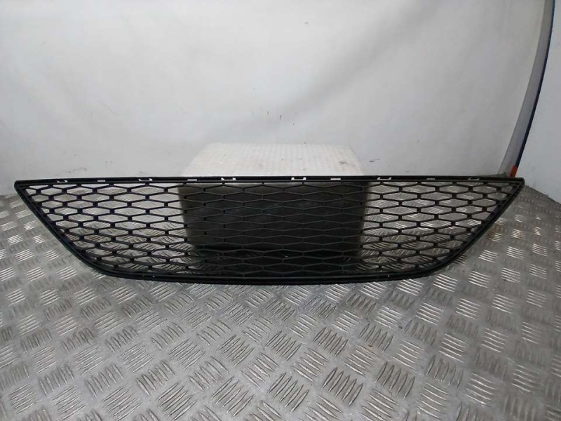 Recambio de rejilla central paragolpes para seat ibiza (6j5) referencia OEM IAM 6J0853667  NUEVO ORIGINAL