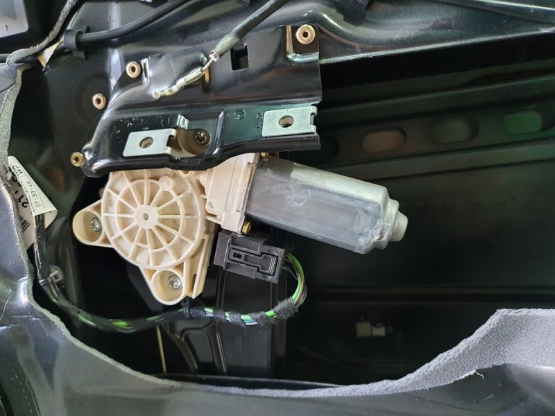 Recambio de elevalunas trasero derecho para mercedes-benz clase e (w211) berlina e 240 (211.061) referencia OEM IAM A2117300446 