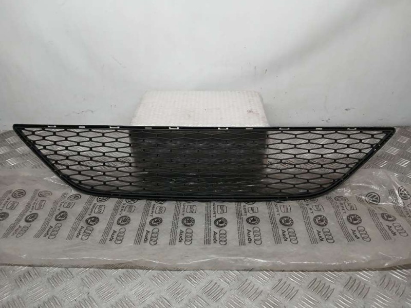 Recambio de rejilla central paragolpes para seat ibiza (6j5) referencia OEM IAM 6J0853667  NUEVO ORIGINAL