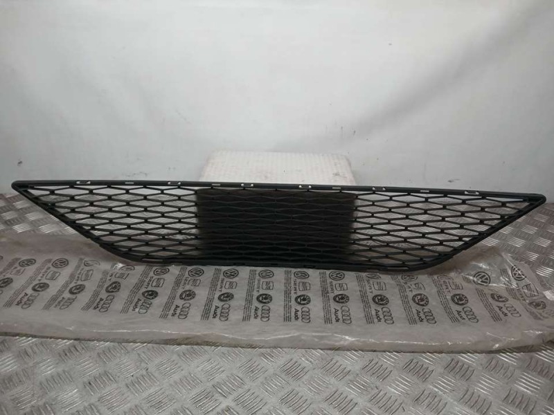 Recambio de rejilla central paragolpes para seat ibiza (6j5) referencia OEM IAM 6J0853667  NUEVO ORIGINAL