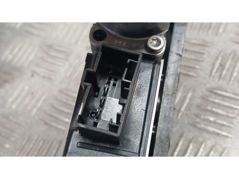 Recambio de elevalunas trasero derecho para skoda octavia iii combi (5e5, 5e6) 1.5 tsi g-tec referencia OEM IAM 5E0839462 ELECTR