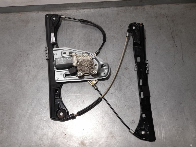 Recambio de elevalunas delantero izquierdo para mercedes-benz clase c (w203) berlina 200 compressor (203.042) referencia OEM IAM